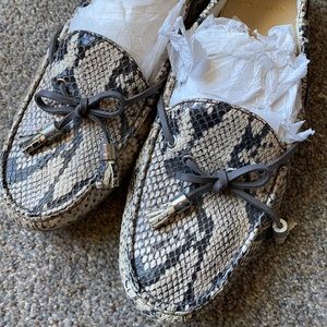 COLE HAAN Snake Skin DRIVING LOAFER Size 6B Leather Bow Moccasins Shoe